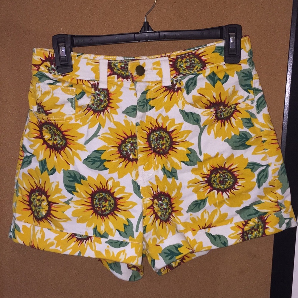 AMERICAN APPAREL high-waisted flower shorts
